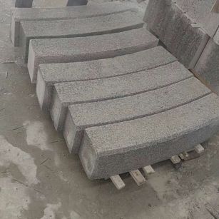 茂名芝麻白弧形路牙石