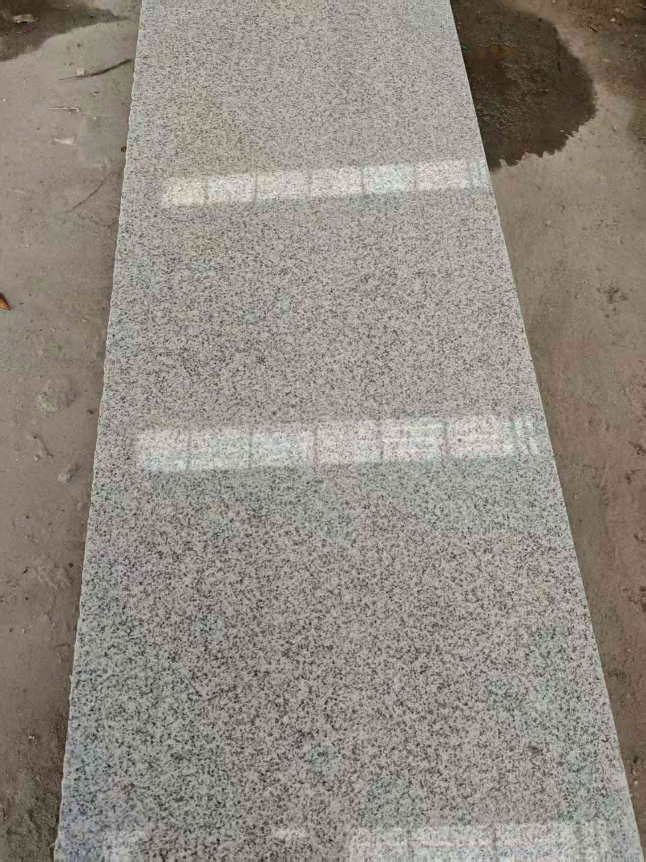 茂名芝麻白光面毛板